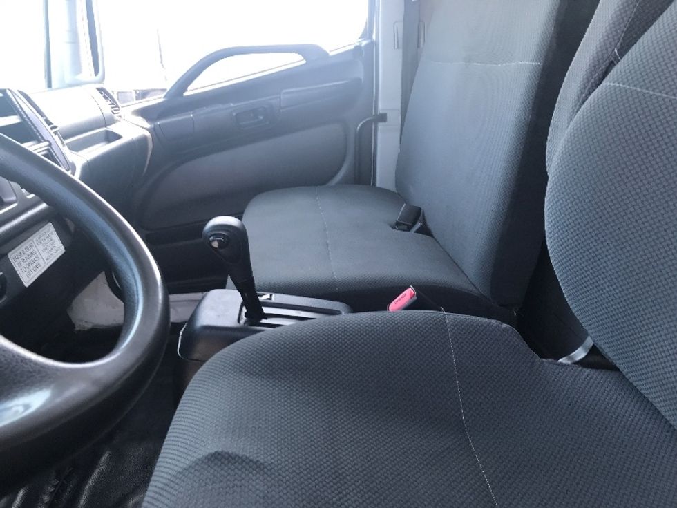 Medium Duty Box Truck-Light and Medium Duty Trucks-Hino-2020-268-Saint Laurent-PQ-237,317\n\t\tkm-$ 78,500 - Image 19