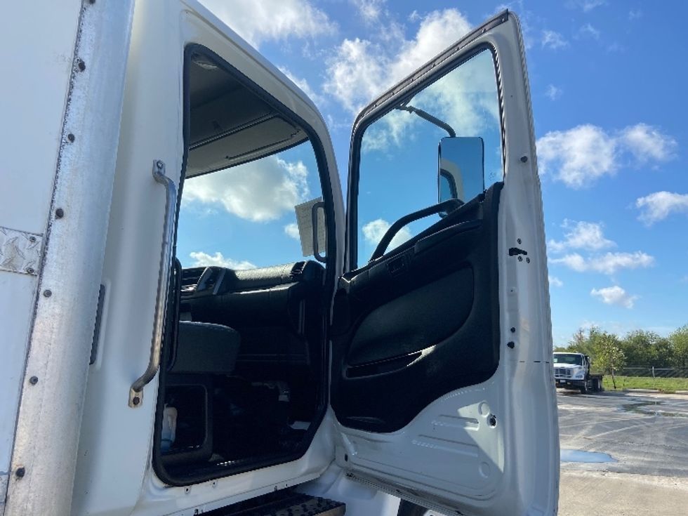 Medium Duty Box Truck-Light and Medium Duty Trucks-Hino-2020-268-San Antonio-TX-229,447\n\t\tmiles-$ 49,750 - Image 20