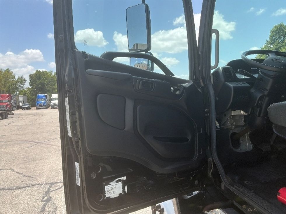 Medium Duty Box Truck-Light and Medium Duty Trucks-Hino-2020-268-San Antonio-TX-62,315\n\t\tmiles-$ 58,250 - Image 16