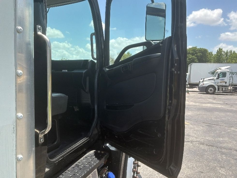 Medium Duty Box Truck-Light and Medium Duty Trucks-Hino-2020-268-San Antonio-TX-62,315\n\t\tmiles-$ 58,250 - Image 20