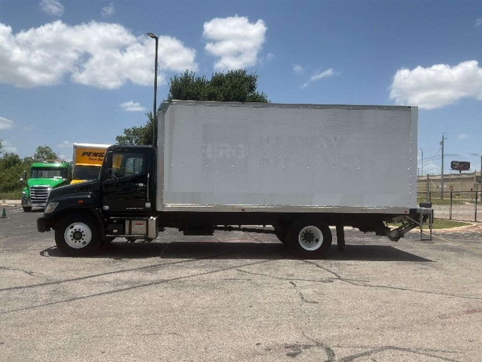 Medium Duty Box Truck-Light and Medium Duty Trucks-Hino-2020-268-San Antonio-TX-62,315\n\t\tmiles-$ 58,250 - Image 4