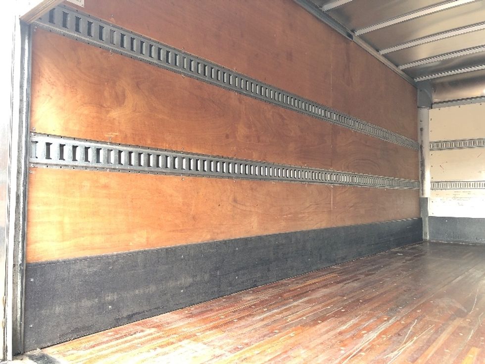 Medium Duty Box Truck-Light and Medium Duty Trucks-Hino-2020-268-Shreveport-LA-272,688\n\t\tmiles-$ 26,000 - Image 11