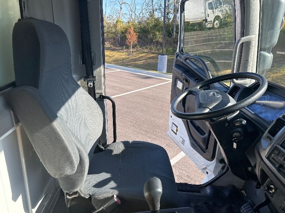 Medium Duty Box Truck-Light and Medium Duty Trucks-Hino-2020-268-Shreveport-LA-272,688\n\t\tmiles-$ 26,000 - Image 22