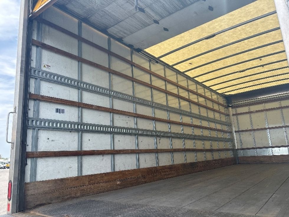 Medium Duty Box Truck-Light and Medium Duty Trucks-Hino-2020-268-South Bend-IN-133,404\n\t\tmiles-$ 58,250 - Image 11