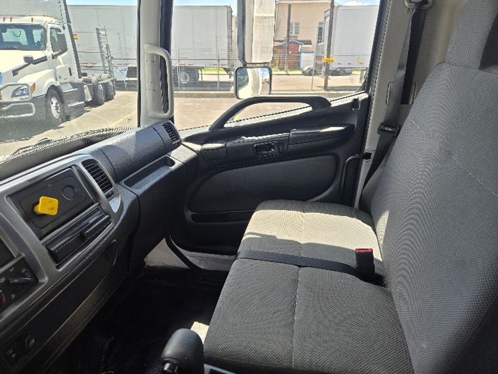 Medium Duty Box Truck-Light and Medium Duty Trucks-Hino-2020-268-Spokane Valley-WA-138,731\n\t\tmiles-$ 57,500 - Image 19