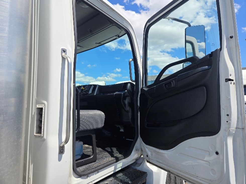 Medium Duty Box Truck-Light and Medium Duty Trucks-Hino-2020-268-Spokane Valley-WA-138,731\n\t\tmiles-$ 57,500 - Image 20