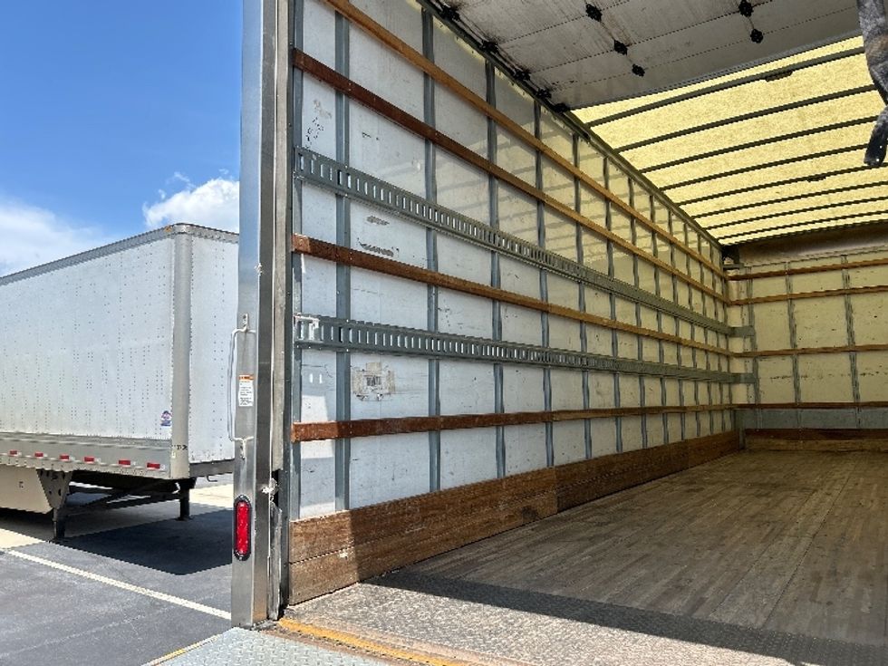 Medium Duty Box Truck-Light and Medium Duty Trucks-Hino-2020-268-Sterling-VA-167,905\n\t\tmiles-$ 56,000 - Image 11