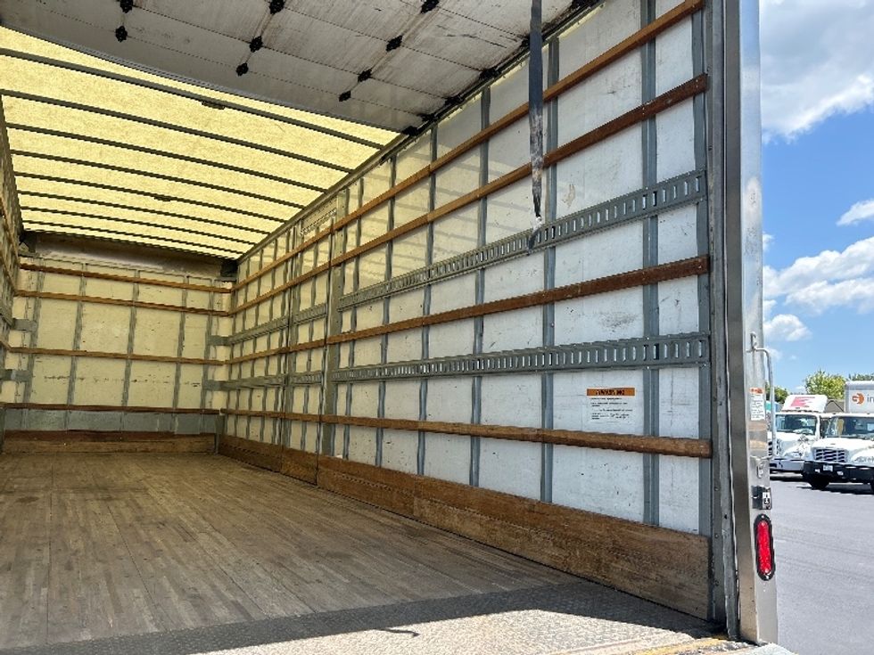 Medium Duty Box Truck-Light and Medium Duty Trucks-Hino-2020-268-Sterling-VA-167,905\n\t\tmiles-$ 56,000 - Image 12