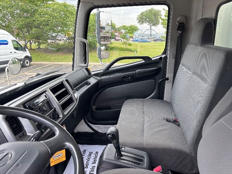 Medium Duty Box Truck-Light and Medium Duty Trucks-Hino-2020-268-Stoney Creek-ON-259,925\n\t\tkm-$ 69,750 - Image 19