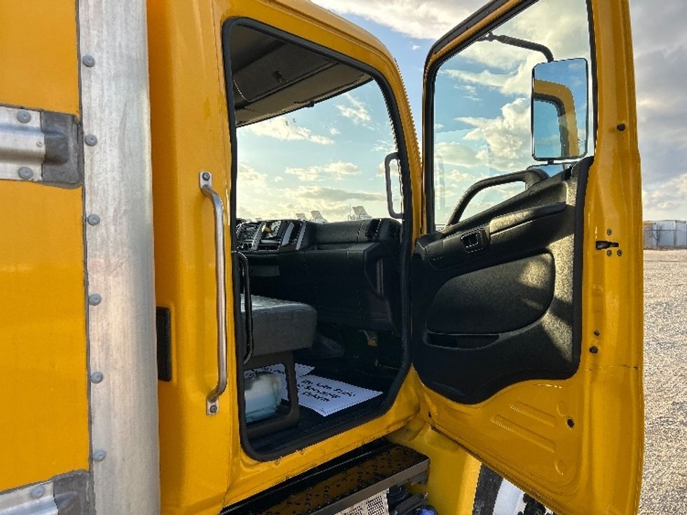 Medium Duty Box Truck-Light and Medium Duty Trucks-Hino-2020-268-Sturtevant-WI-170,045\n\t\tmiles-$ 50,750 - Image 20