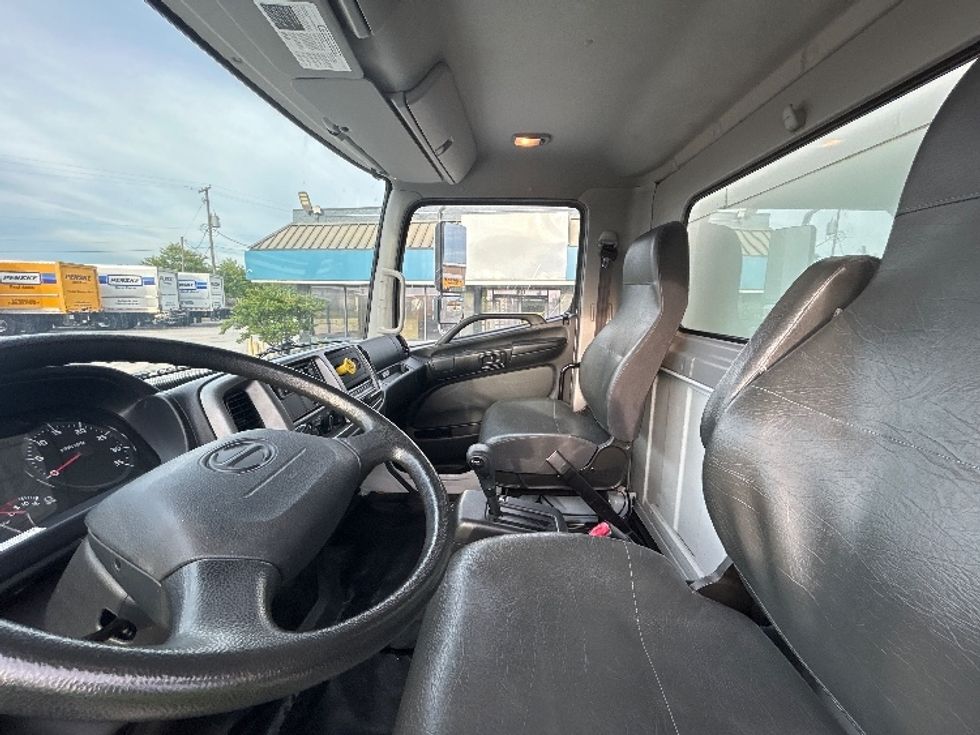 Medium Duty Box Truck-Light and Medium Duty Trucks-Hino-2020-268-Tampa-FL-69,059\n\t\tmiles-$ 70,250 - Image 19