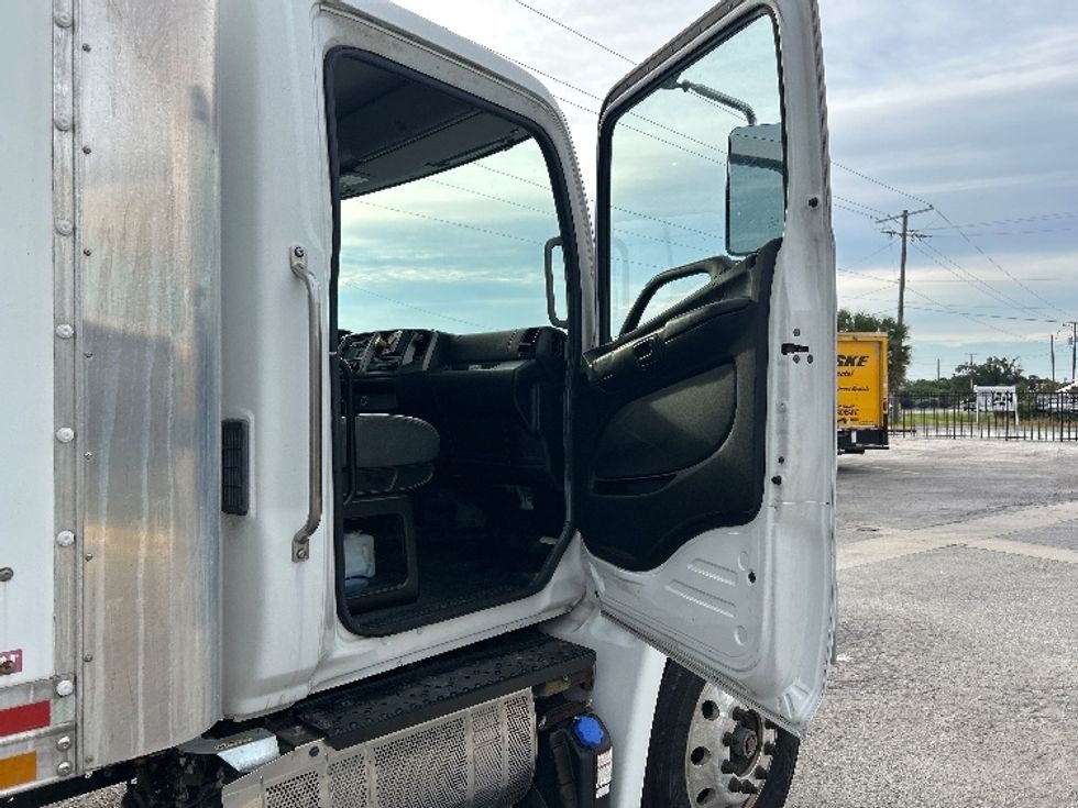 Medium Duty Box Truck-Light and Medium Duty Trucks-Hino-2020-268-Tampa-FL-69,059\n\t\tmiles-$ 70,250 - Image 20