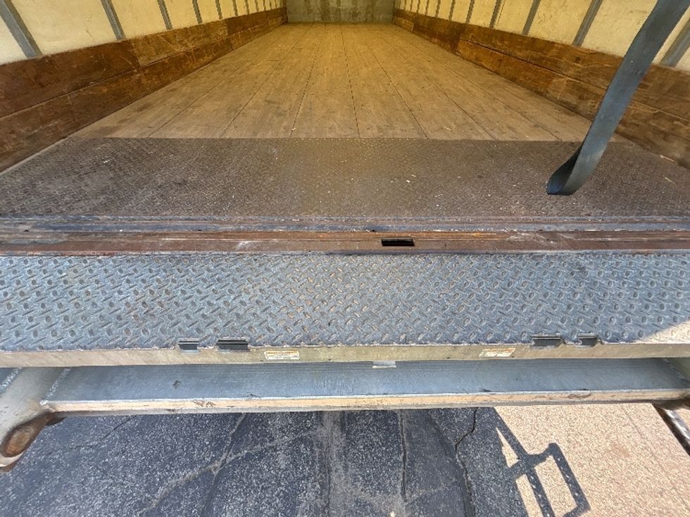 Medium Duty Box Truck-Light and Medium Duty Trucks-Hino-2020-268-Toronto-ON-303,008\n\t\tkm-$ 66,250 - Image 10