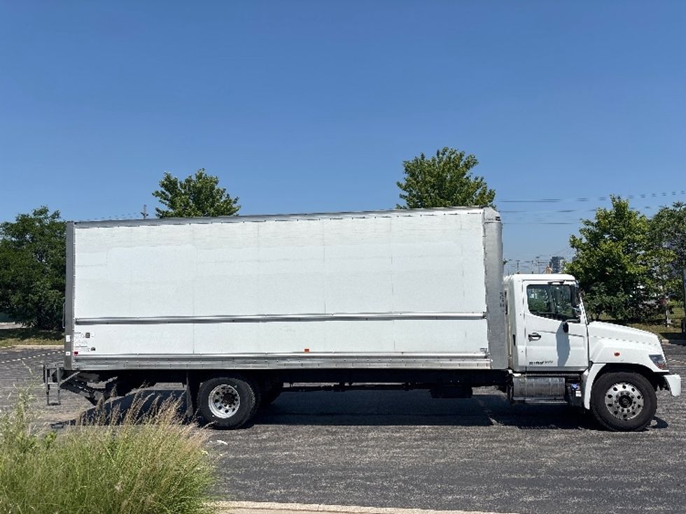 Medium Duty Box Truck-Light and Medium Duty Trucks-Hino-2020-268-Toronto-ON-303,008\n\t\tkm-$ 66,250 - Image 15