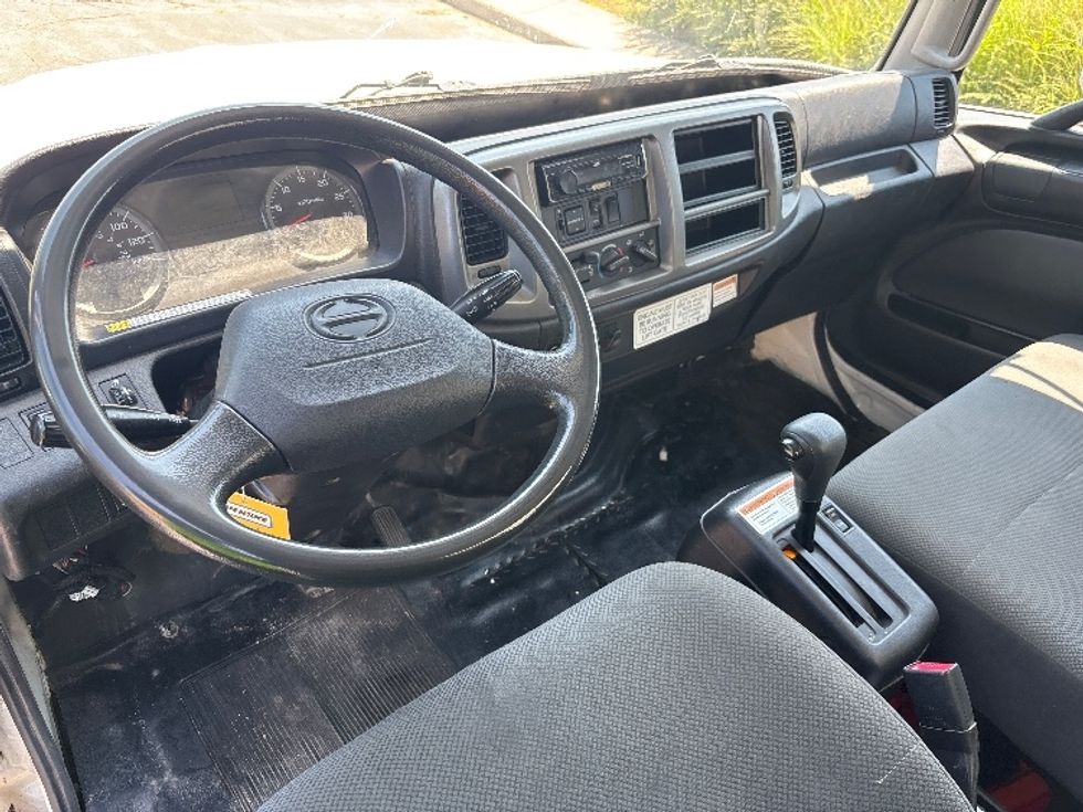 Medium Duty Box Truck-Light and Medium Duty Trucks-Hino-2020-268-Toronto-ON-303,008\n\t\tkm-$ 66,250 - Image 17