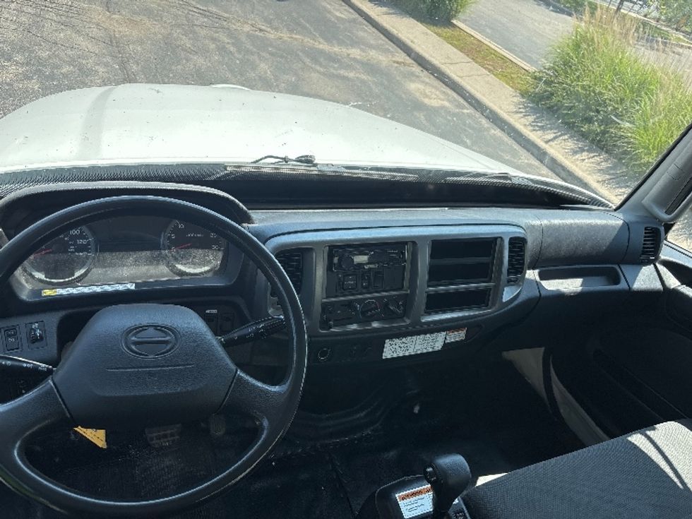 Medium Duty Box Truck-Light and Medium Duty Trucks-Hino-2020-268-Toronto-ON-303,008\n\t\tkm-$ 66,250 - Image 18