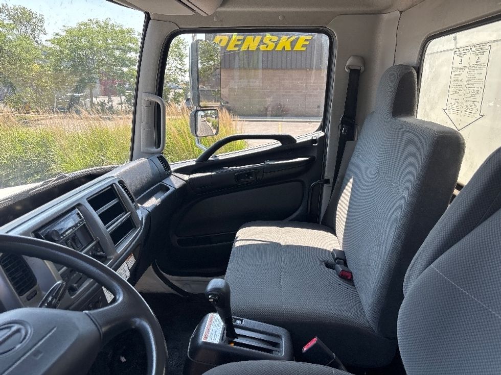 Medium Duty Box Truck-Light and Medium Duty Trucks-Hino-2020-268-Toronto-ON-303,008\n\t\tkm-$ 66,250 - Image 19