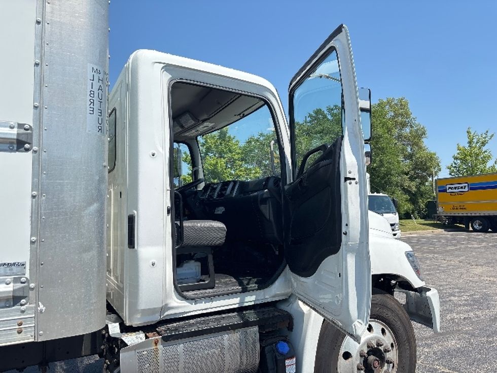 Medium Duty Box Truck-Light and Medium Duty Trucks-Hino-2020-268-Toronto-ON-303,008\n\t\tkm-$ 66,250 - Image 20