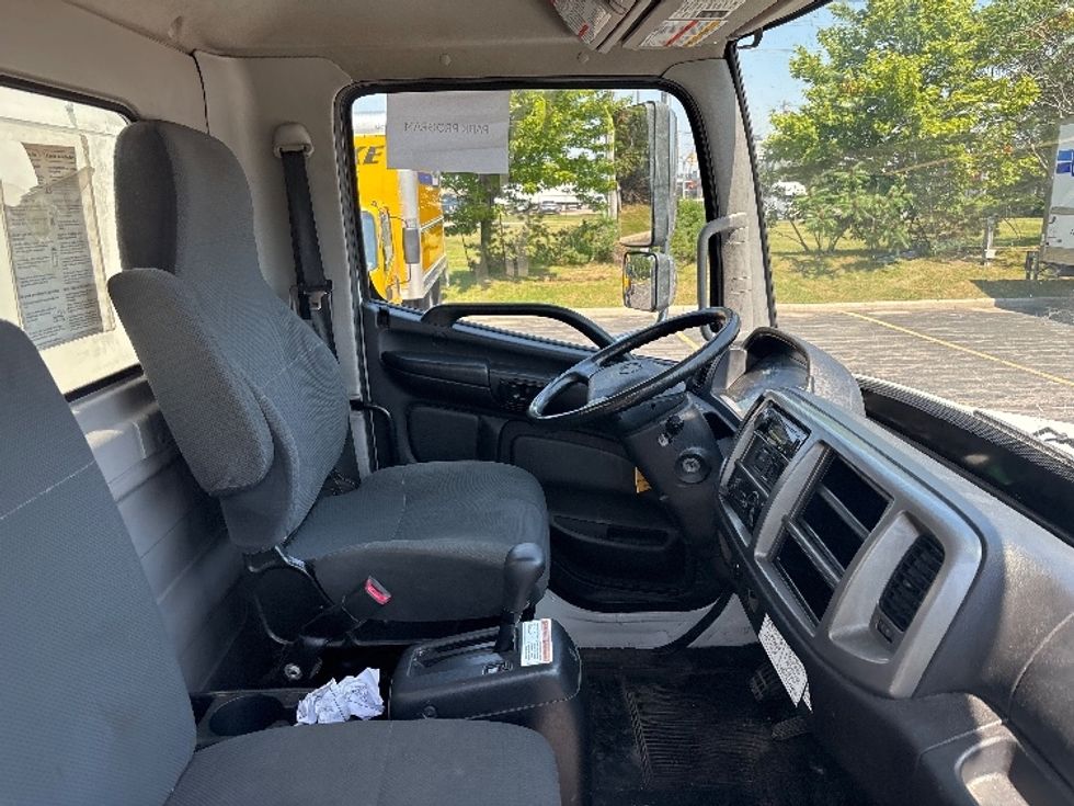 Medium Duty Box Truck-Light and Medium Duty Trucks-Hino-2020-268-Toronto-ON-303,008\n\t\tkm-$ 66,250 - Image 22