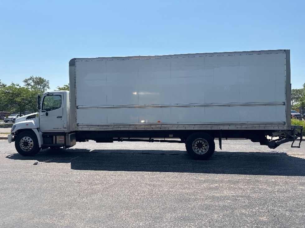 Medium Duty Box Truck-Light and Medium Duty Trucks-Hino-2020-268-Toronto-ON-303,008\n\t\tkm-$ 66,250 - Image 4