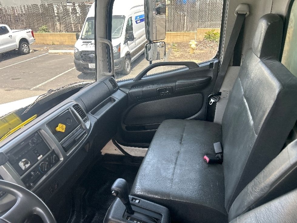 Medium Duty Box Truck-Light and Medium Duty Trucks-Hino-2020-268-Torrance-CA-103,097\n\t\tmiles-$ 63,750 - Image 19