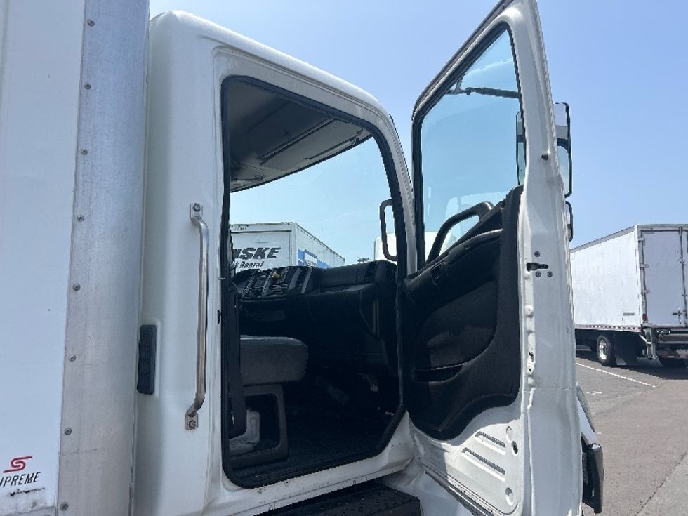 Medium Duty Box Truck-Light and Medium Duty Trucks-Hino-2020-268-Torrance-CA-103,097\n\t\tmiles-$ 63,750 - Image 20