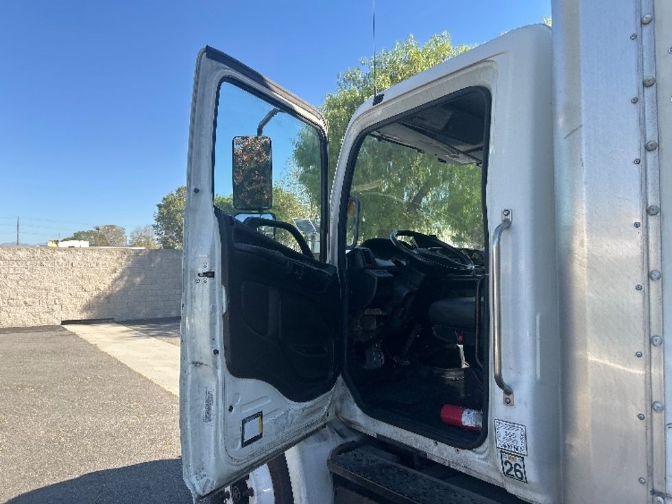 Medium Duty Box Truck-Light and Medium Duty Trucks-Hino-2020-268-Torrance-CA-158,482\n\t\tmiles-$ 60,750 - Image 16