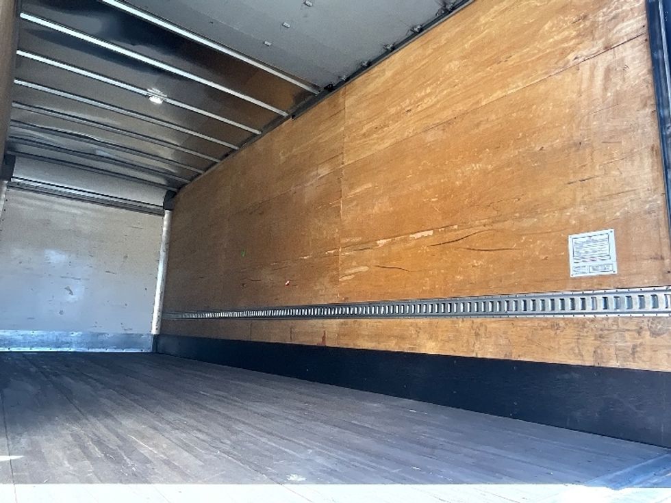 Medium Duty Box Truck-Light and Medium Duty Trucks-Hino-2020-268-West Sacramento-CA-117,886\n\t\tmiles-$ 61,500 - Image 12