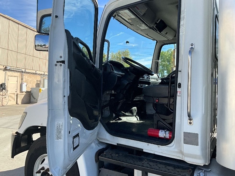 Medium Duty Box Truck-Light and Medium Duty Trucks-Hino-2020-268-West Sacramento-CA-117,886\n\t\tmiles-$ 61,500 - Image 16