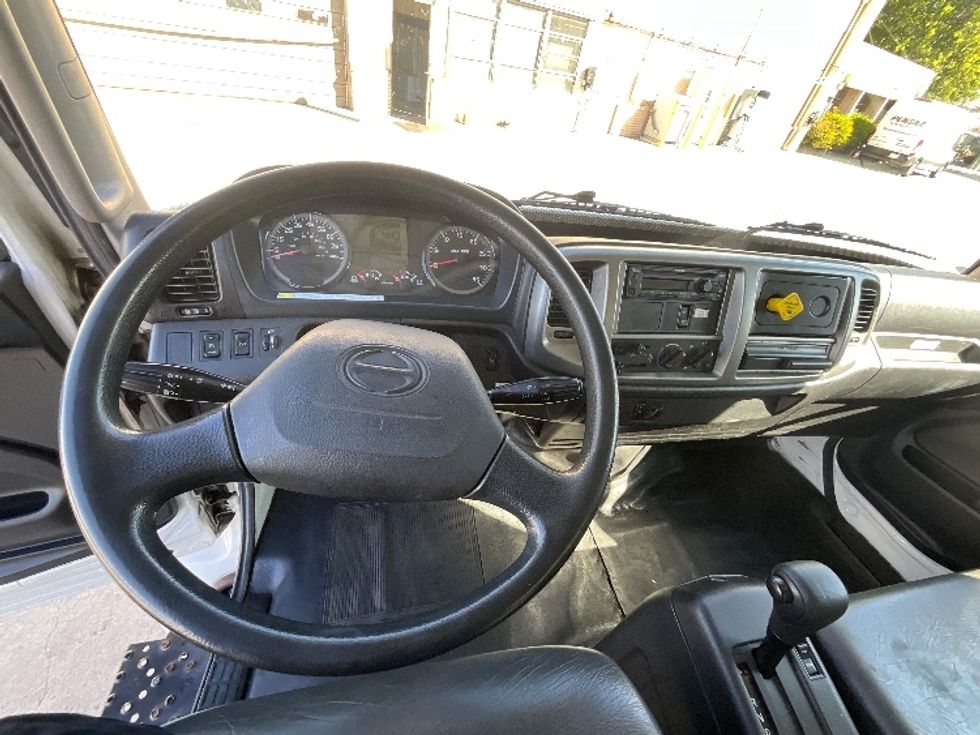 Medium Duty Box Truck-Light and Medium Duty Trucks-Hino-2020-268-West Sacramento-CA-117,886\n\t\tmiles-$ 61,500 - Image 18