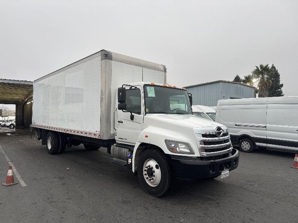 Medium Duty Box Truck-Light and Medium Duty Trucks-Hino-2020-268-West Sacramento-CA-120,678\n\t\tmiles-$ 63,750 - Image 1