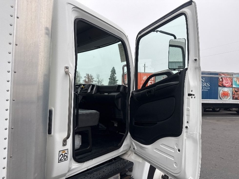 Medium Duty Box Truck-Light and Medium Duty Trucks-Hino-2020-268-West Sacramento-CA-120,678\n\t\tmiles-$ 63,750 - Image 20