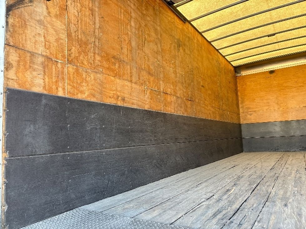 Medium Duty Box Truck-Light and Medium Duty Trucks-Hino-2020-268-West Sacramento-CA-254,104\n\t\tmiles-$ 44,500 - Image 10