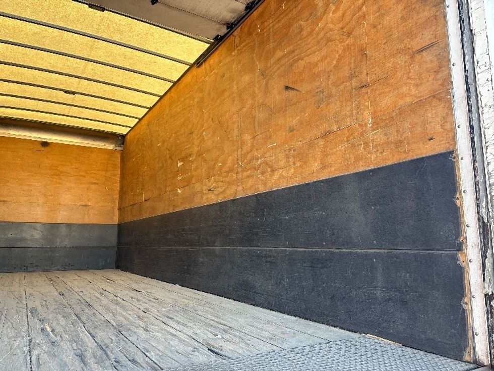 Medium Duty Box Truck-Light and Medium Duty Trucks-Hino-2020-268-West Sacramento-CA-254,104\n\t\tmiles-$ 44,500 - Image 11