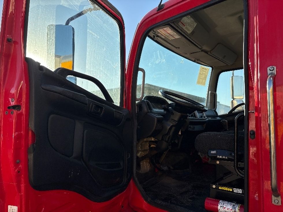 Medium Duty Box Truck-Light and Medium Duty Trucks-Hino-2020-268-West Sacramento-CA-254,104\n\t\tmiles-$ 44,500 - Image 15