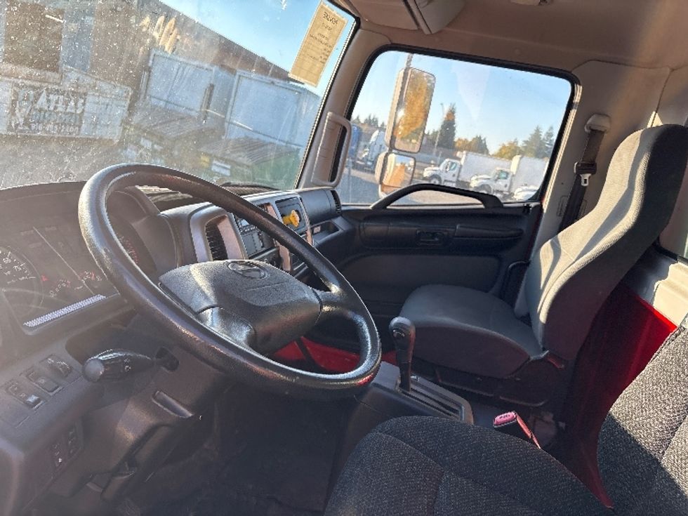 Medium Duty Box Truck-Light and Medium Duty Trucks-Hino-2020-268-West Sacramento-CA-254,104\n\t\tmiles-$ 44,500 - Image 16