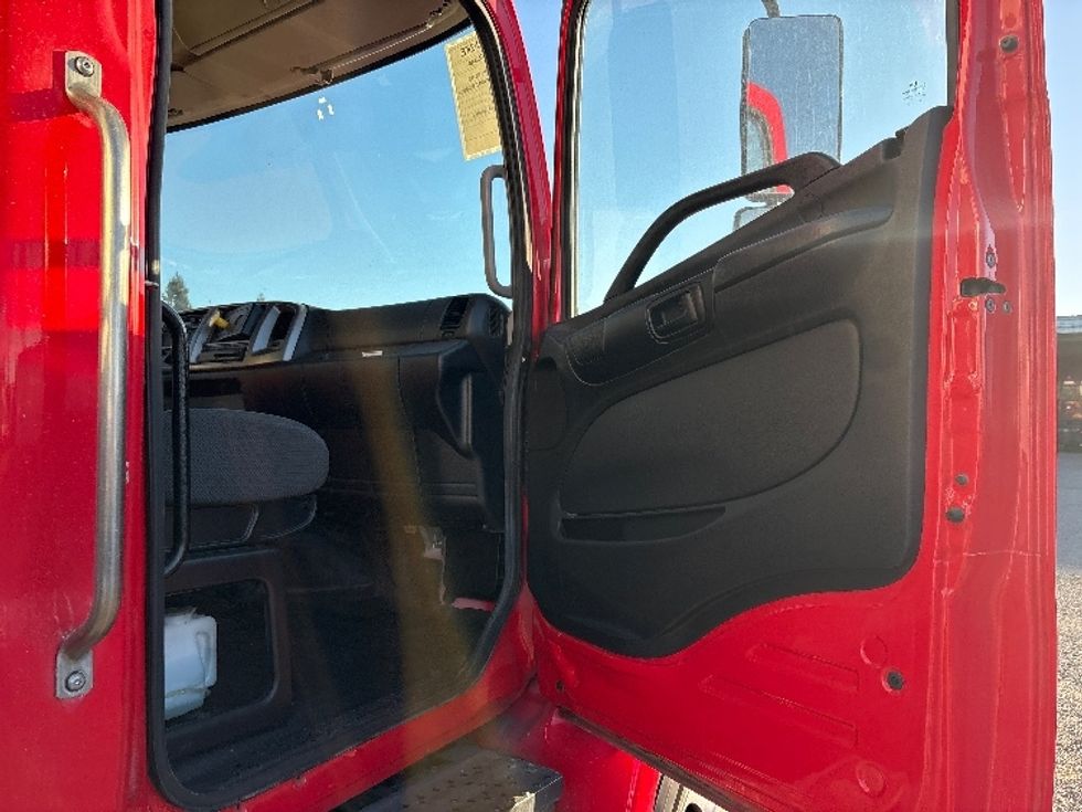 Medium Duty Box Truck-Light and Medium Duty Trucks-Hino-2020-268-West Sacramento-CA-254,104\n\t\tmiles-$ 44,500 - Image 19