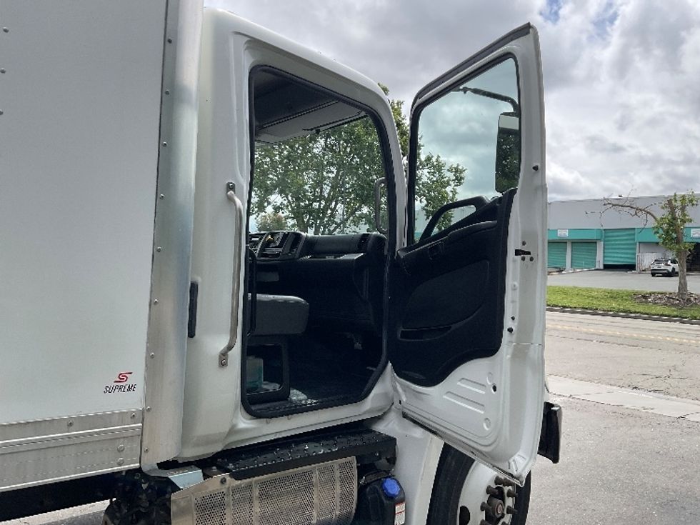 Medium Duty Box Truck-Light and Medium Duty Trucks-Hino-2020-268-West Sacramento-CA-68,553\n\t\tmiles-$ 68,750 - Image 20