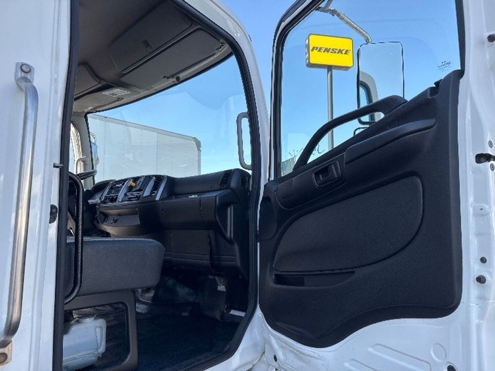 Medium Duty Box Truck-Light and Medium Duty Trucks-Hino-2020-268-West Valley City-UT-131,287\n\t\tmiles-$ 62,000 - Image 20