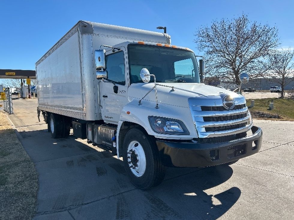 Medium Duty Box Truck-Light and Medium Duty Trucks-Hino-2020-268-Wichita-KS-305,850\n\t\tmiles-$ 29,750 - Image 1