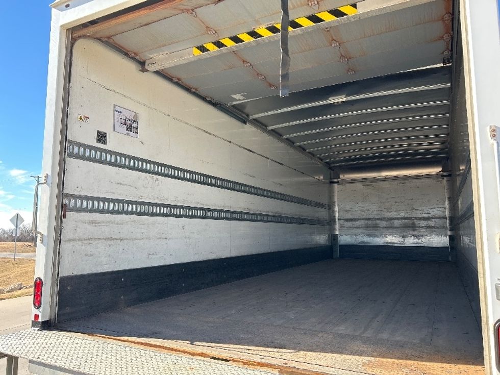 Medium Duty Box Truck-Light and Medium Duty Trucks-Hino-2020-268-Wichita-KS-305,850\n\t\tmiles-$ 29,750 - Image 11