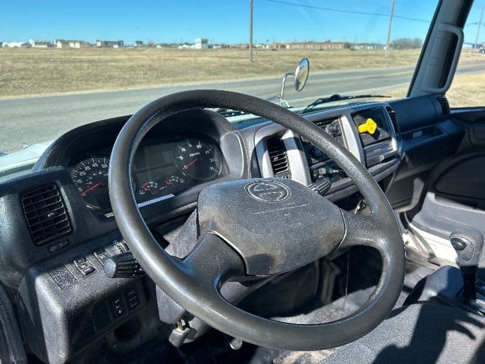 Medium Duty Box Truck-Light and Medium Duty Trucks-Hino-2020-268-Wichita-KS-305,850\n\t\tmiles-$ 29,750 - Image 17