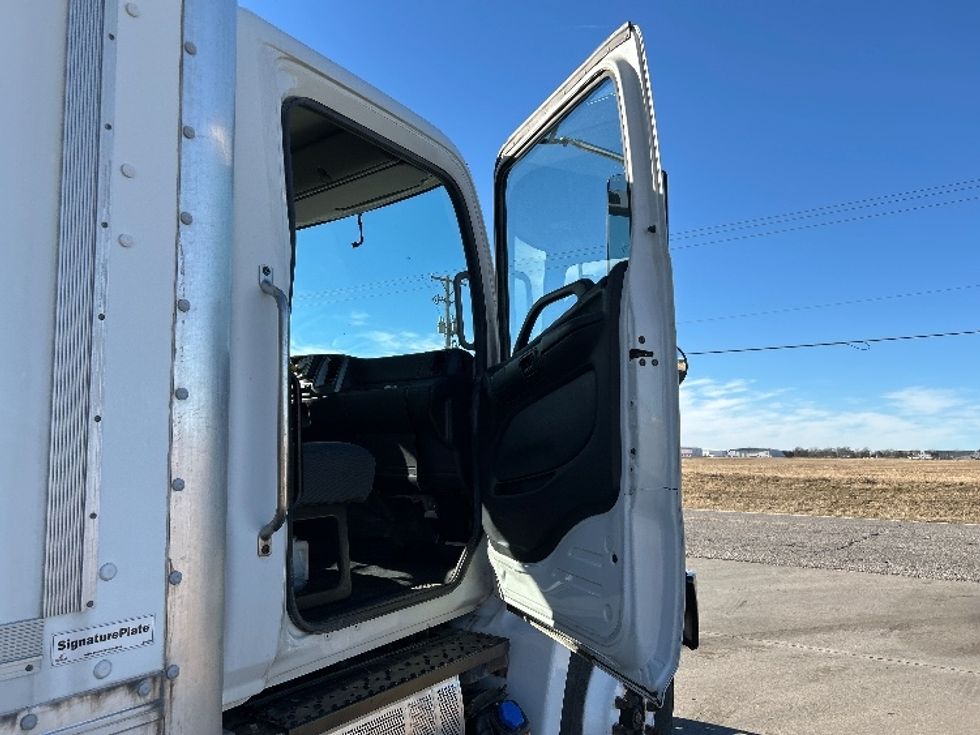 Medium Duty Box Truck-Light and Medium Duty Trucks-Hino-2020-268-Wichita-KS-305,850\n\t\tmiles-$ 29,750 - Image 20