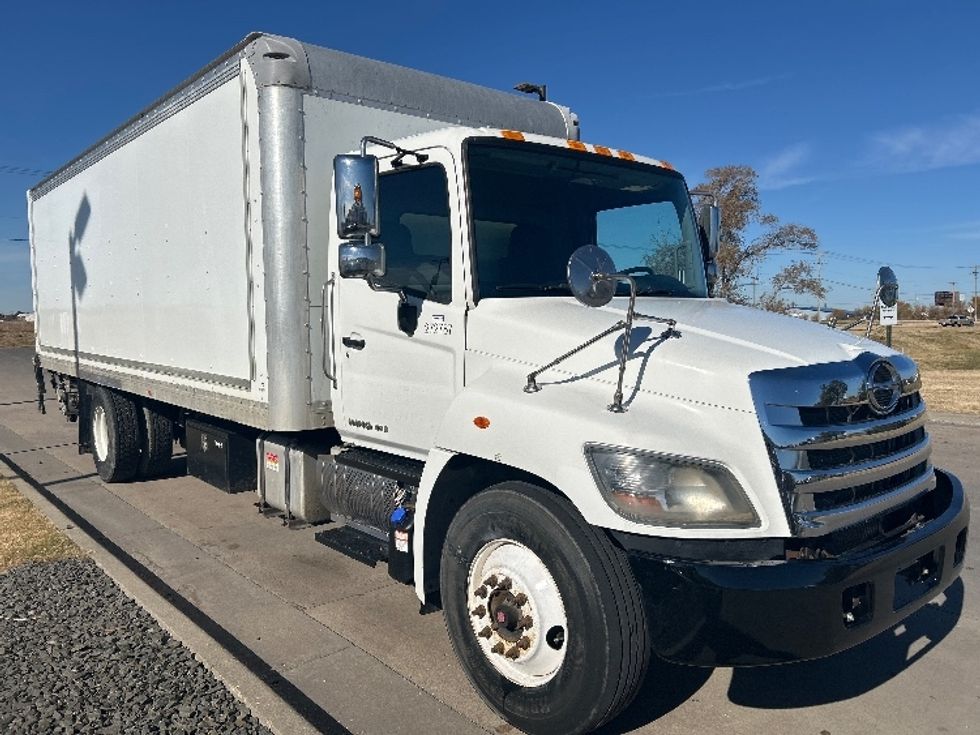 Medium Duty Box Truck-Light and Medium Duty Trucks-Hino-2020-268-Wichita-KS-314,418\n\t\tmiles-$ 28,000 - Image 1