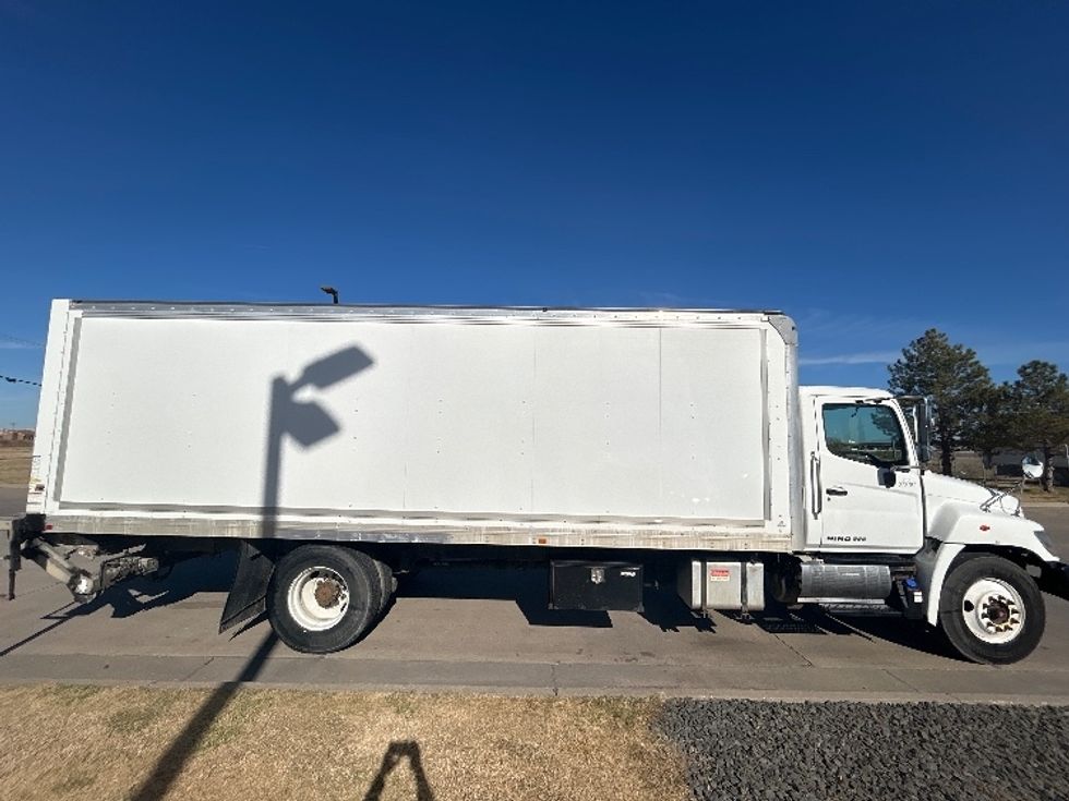 Medium Duty Box Truck-Light and Medium Duty Trucks-Hino-2020-268-Wichita-KS-314,418\n\t\tmiles-$ 28,000 - Image 15