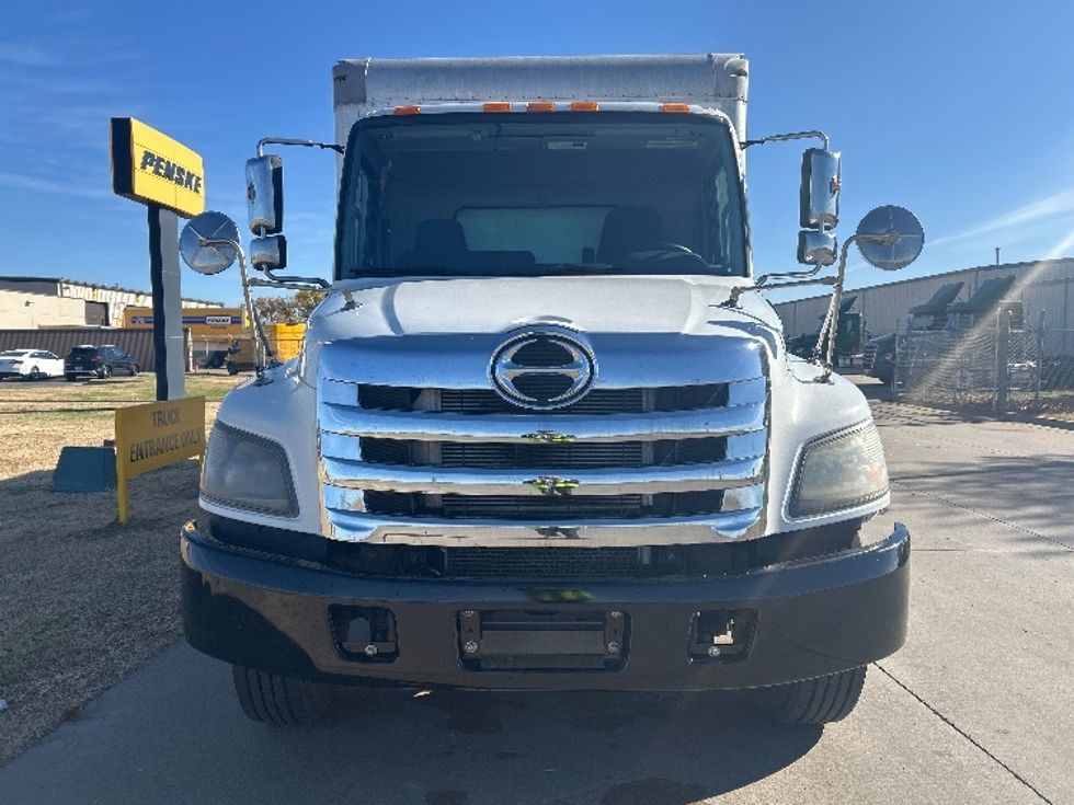Medium Duty Box Truck-Light and Medium Duty Trucks-Hino-2020-268-Wichita-KS-314,418\n\t\tmiles-$ 28,000 - Image 2
