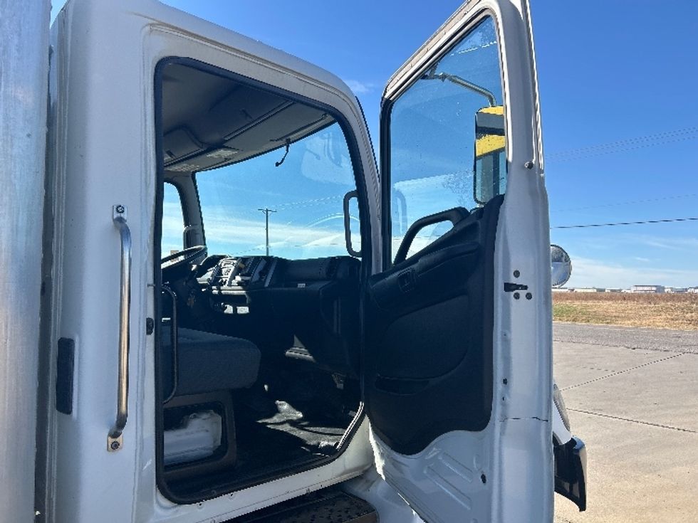 Medium Duty Box Truck-Light and Medium Duty Trucks-Hino-2020-268-Wichita-KS-314,418\n\t\tmiles-$ 28,000 - Image 20