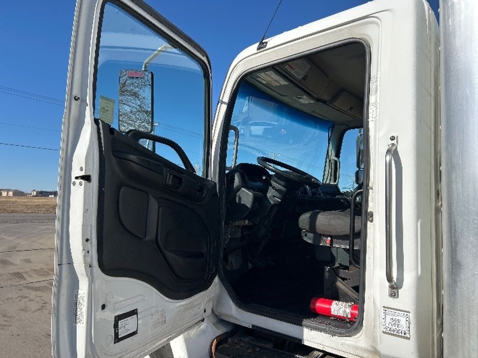 Medium Duty Box Truck-Light and Medium Duty Trucks-Hino-2020-268-Wichita-KS-354,542\n\t\tmiles-$ 22,500 - Image 16
