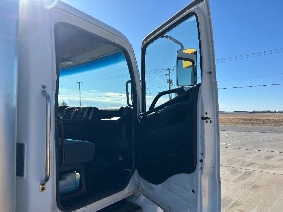 Medium Duty Box Truck-Light and Medium Duty Trucks-Hino-2020-268-Wichita-KS-354,542\n\t\tmiles-$ 22,500 - Image 20
