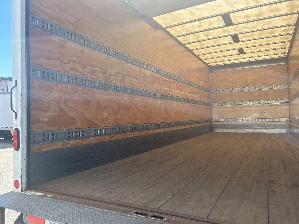 Medium Duty Box Truck-Light and Medium Duty Trucks-Hino-2020-338-Abbotsford-BC-176,101\n\t\tkm-$ 61,250 - Image 11